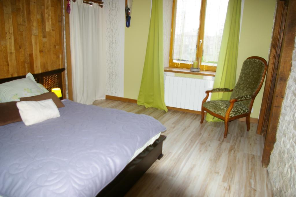 Gite Au Chalet Laferté-sur-Aube Szoba fotó