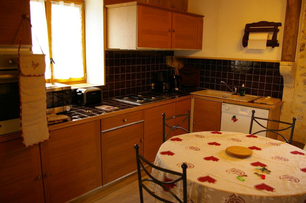 Gite Au Chalet Laferté-sur-Aube Szoba fotó